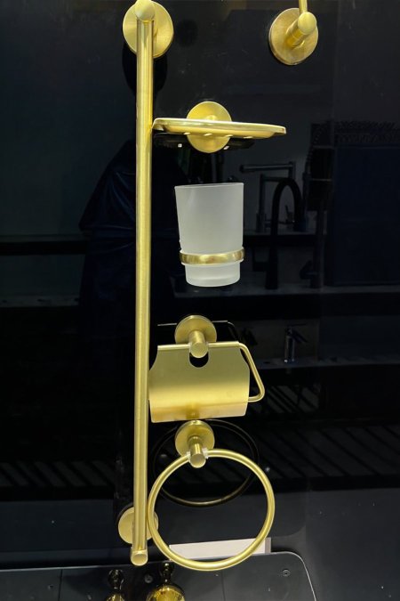 طقم إكسسوارات حمّام جداري ذهبي مطفي